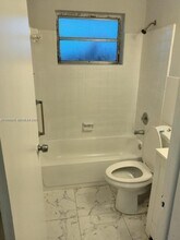 826 SW 5th Ct in Hallandale Beach, FL - Building Photo - Building Photo