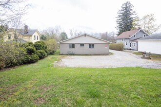 3635 Ira Rd, Unit Back Unit in Akron, OH - Foto de edificio - Building Photo