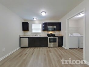 8023 Grove Berry Way in Indianapolis, IN - Building Photo - Building Photo