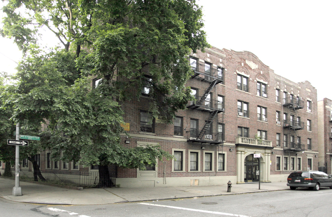 Westminster Court in Brooklyn, NY - Foto de edificio