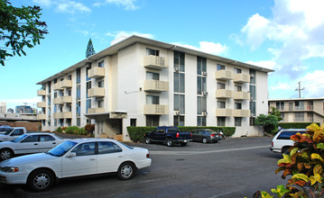 Varsity Villa in Honolulu, HI - Building Photo - Building Photo