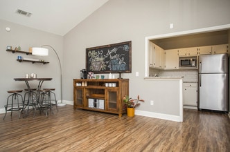 The River Apartments in Valley, AL - Foto de edificio - Interior Photo