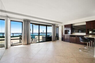 1310 E Ocean Blvd in Long Beach, CA - Building Photo - Building Photo
