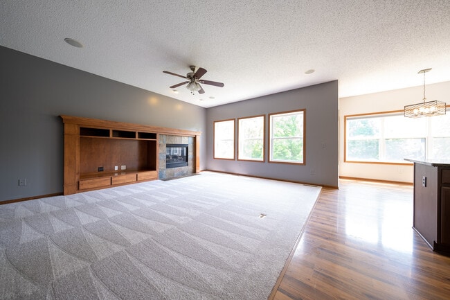 15515 59th Pl N in Minneapolis, MN - Building Photo - Building Photo