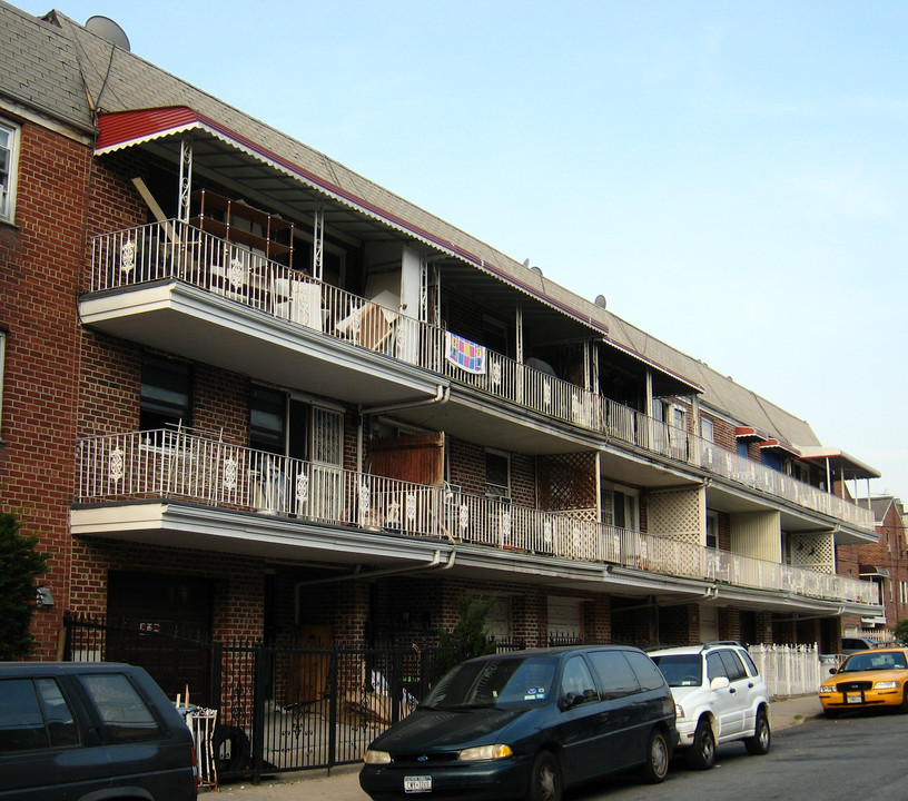 57-54 Xenia St in Flushing, NY - Building Photo