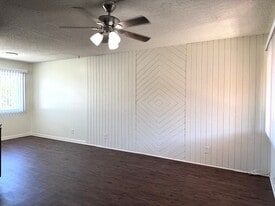 16862 Lynn Lane, Unit E in Huntington Beach, CA - Building Photo