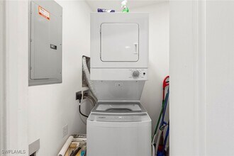 12141 Summergate Cir in Ft. Myers, FL - Building Photo - Building Photo