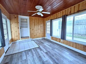 220 Hunter Dr in Benton Harbor, MI - Building Photo