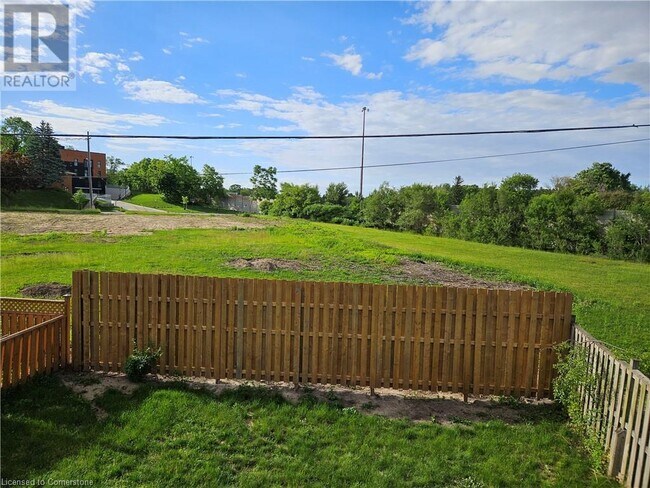 118 Clive Rd in Kitchener, ON - Building Photo - Building Photo