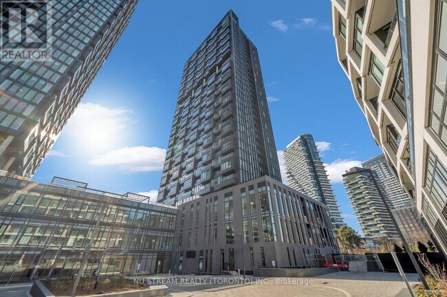 1 Quarrington Ln in North York, ON - Building Photo - Building Photo