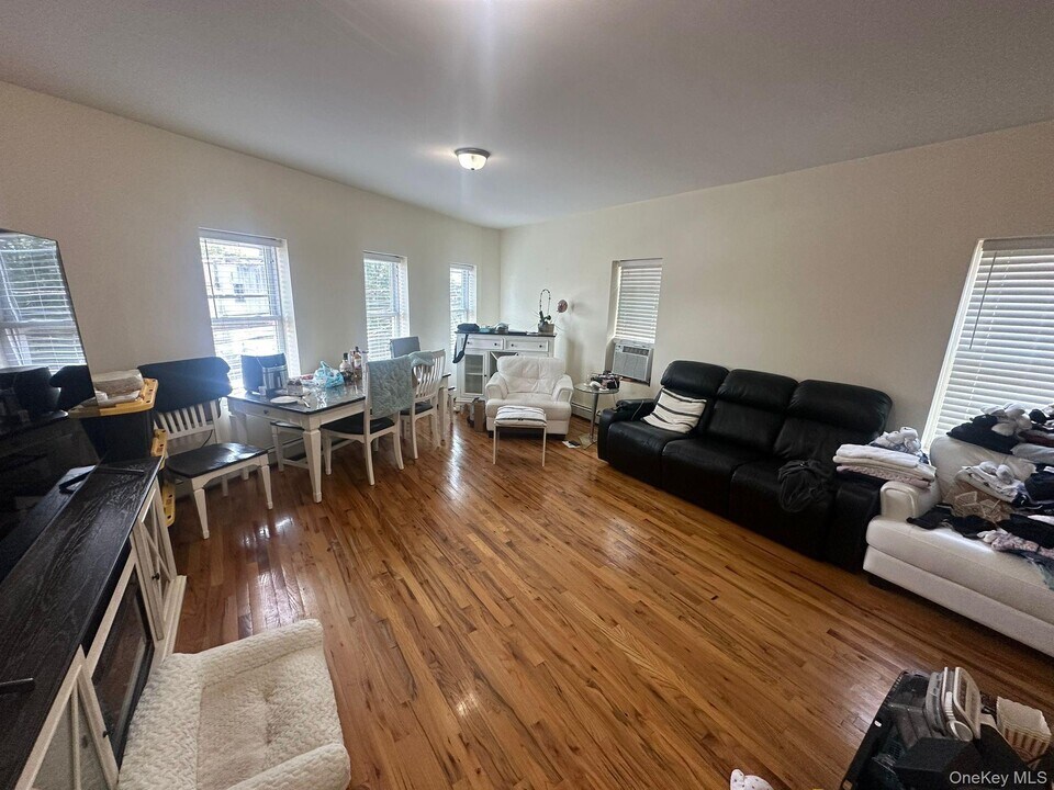 1024 Broadway in Woodmere, NY - Building Photo