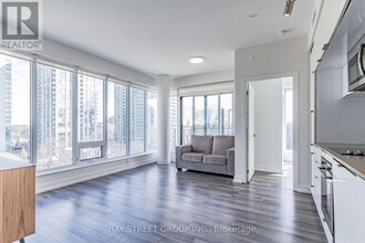 28-728 Avondale Ave in Toronto, ON - Building Photo - Building Photo