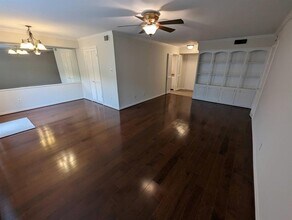 355 N Post Oak Ln in Houston, TX - Building Photo - Building Photo