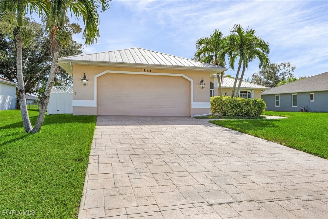 1541 NW 25th Ave in Cape Coral, FL - Building Photo