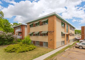 11643 124th St NW in Edmonton, AB - Building Photo