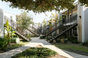 Premier on Woodfair Apartments
