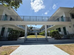 9270 E Bay Harbor Dr in Bay Harbor Islands, FL - Building Photo - Building Photo