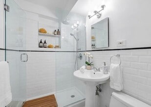 79 Christopher St in New York, NY - Foto de edificio - Building Photo