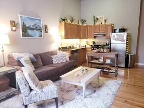 1502 Mount Vernon St, Unit A in Philadelphia, PA - Building Photo - Building Photo