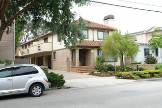 760 Walnut St in San Carlos, CA - Building Photo - Building Photo