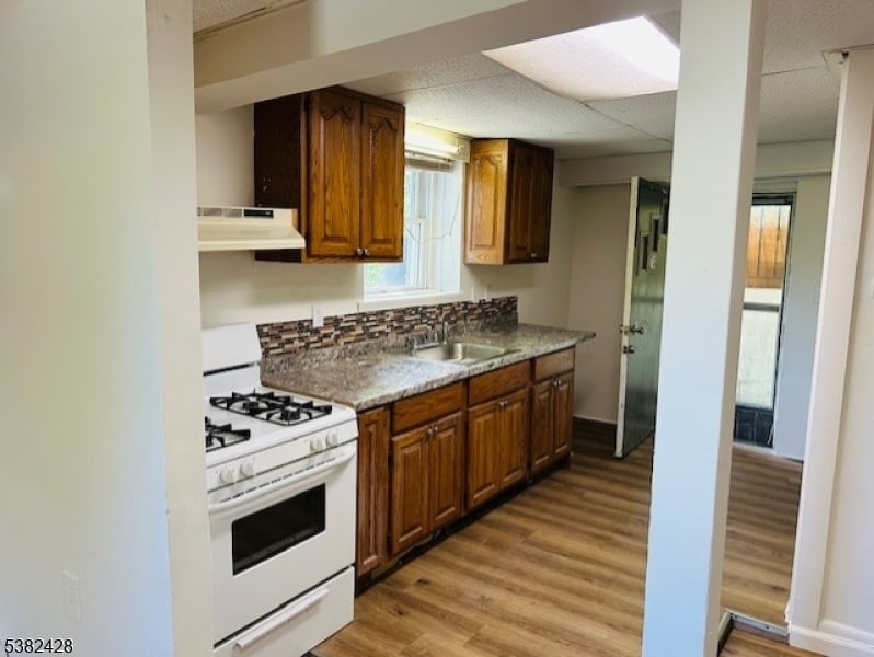 30 Andrea Dr in Vernon, NJ - Building Photo