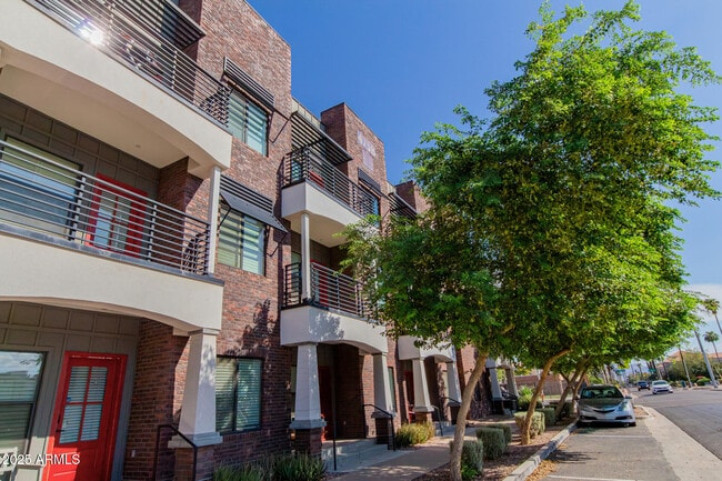 property at 475 N 9th St
