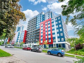 258A-258A Sunview St in Waterloo, ON - Building Photo - Building Photo