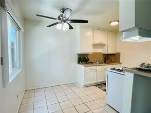 12437 Harris Ave, Unit A in Lynwood, CA - Foto de edificio - Building Photo