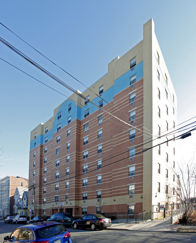 Highland Avenue Senior Apartments in Yonkers, NY - Foto de edificio - Building Photo