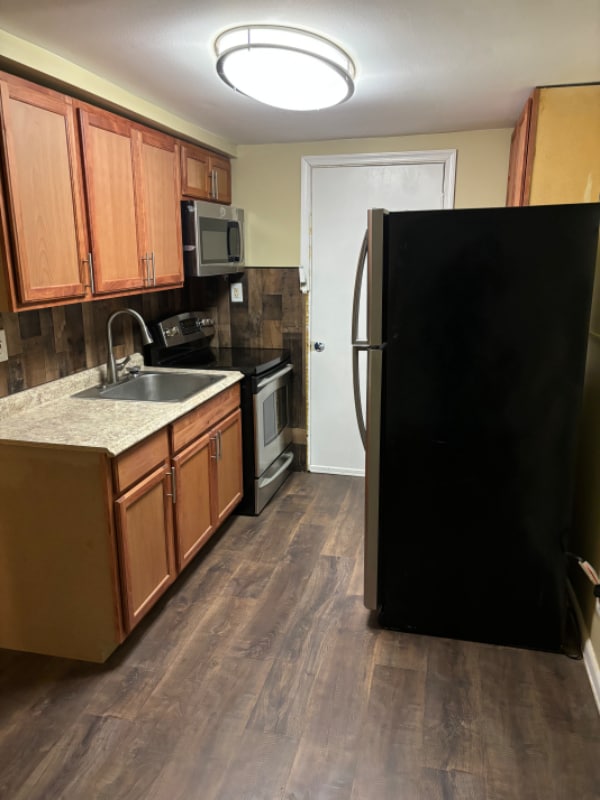 6043 Wister St in Philadelphia, PA - Foto de edificio - Building Photo