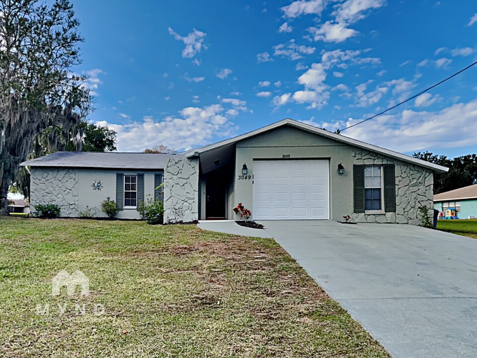 3049 Ainsworth Ave in Spring Hill, FL - Building Photo