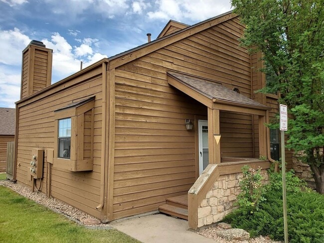 property at 2529 Devonshire Ct