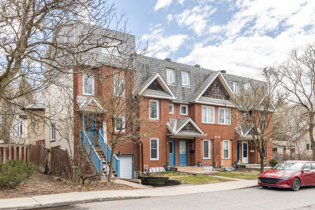 90 Templeton St in Ottawa, ON - Building Photo