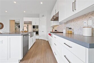 101 Thimbleberry in Irvine, CA - Building Photo - Building Photo