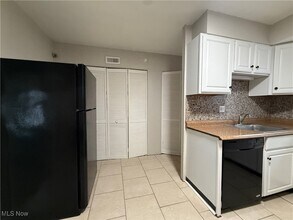 23330 Roger Dr in Euclid, OH - Building Photo - Building Photo