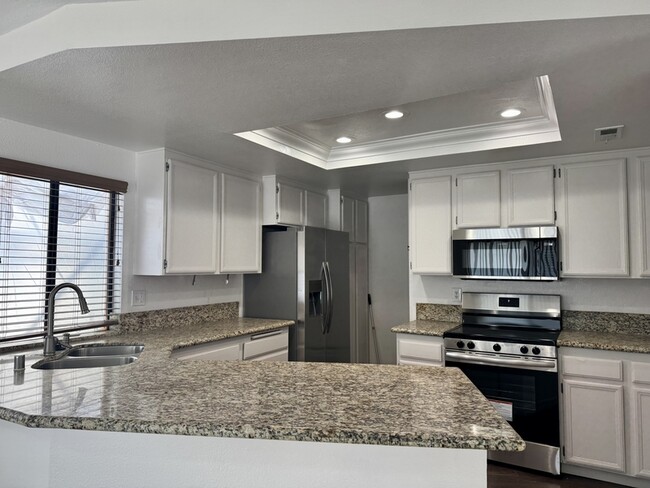 9270 Towne Centre Dr in San Diego, CA - Building Photo - Building Photo
