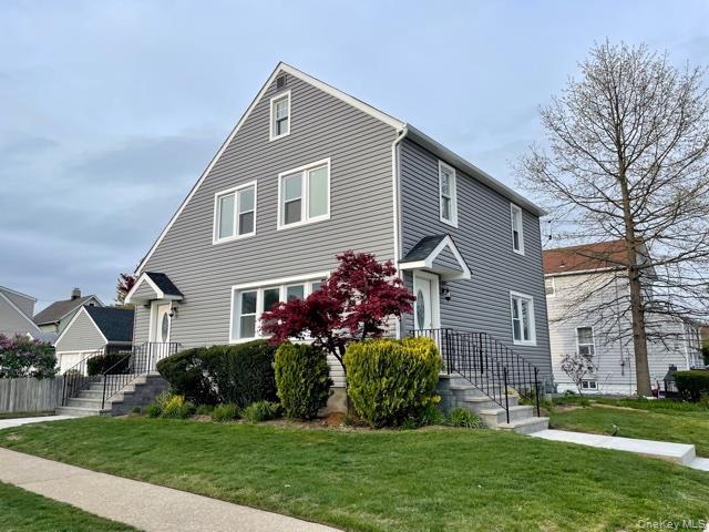 101 Davison Ave in Lynbrook, NY - Building Photo - Building Photo