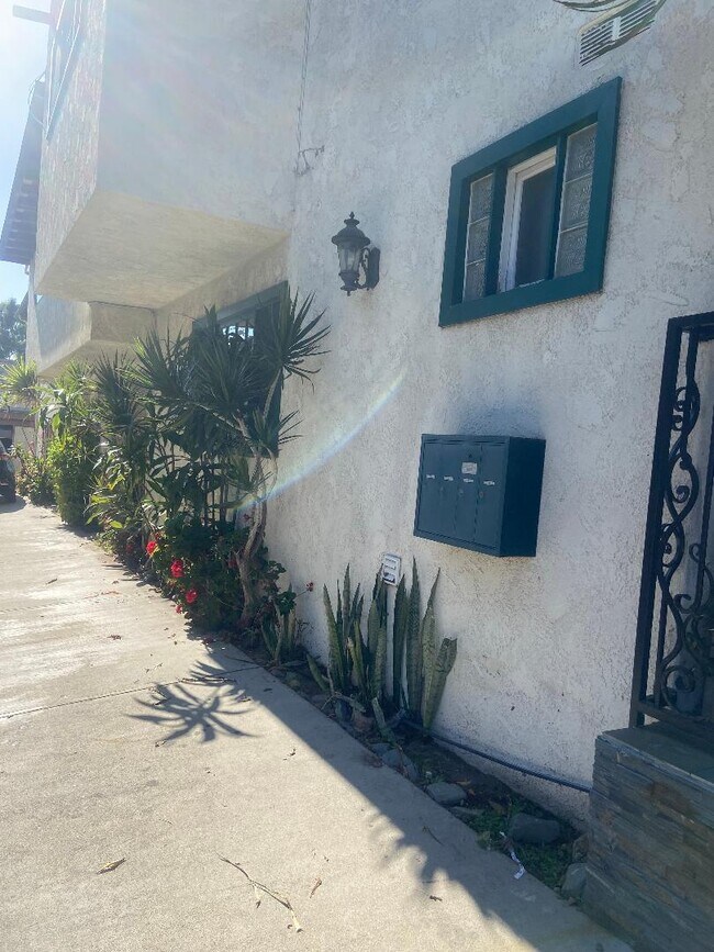 2704 Ruhland Ave in Redondo Beach, CA - Building Photo - Building Photo