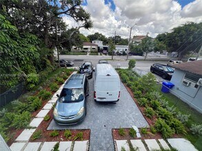 4615 NW 15th Ct-Unit -2 in Miami, FL - Building Photo - Building Photo