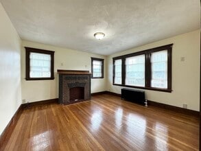 14 Grossman St in Quincy, MA - Building Photo - Building Photo