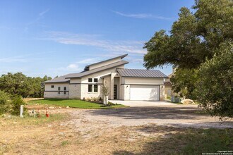 118 Cap Rock Dr in Horseshoe Bay, TX - Foto de edificio - Building Photo