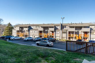 Eagles Eyrie in Louisville, KY - Foto de edificio - Building Photo