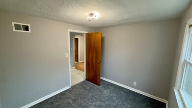 4383 S 5th Pl, Unit A in Milwaukee, WI - Building Photo - Building Photo