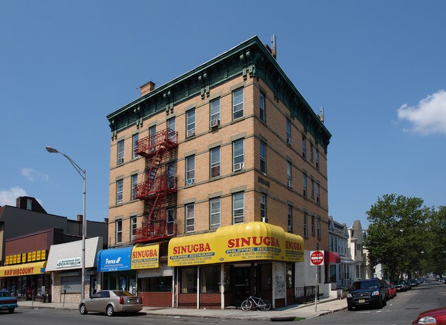 561 West Side Ave