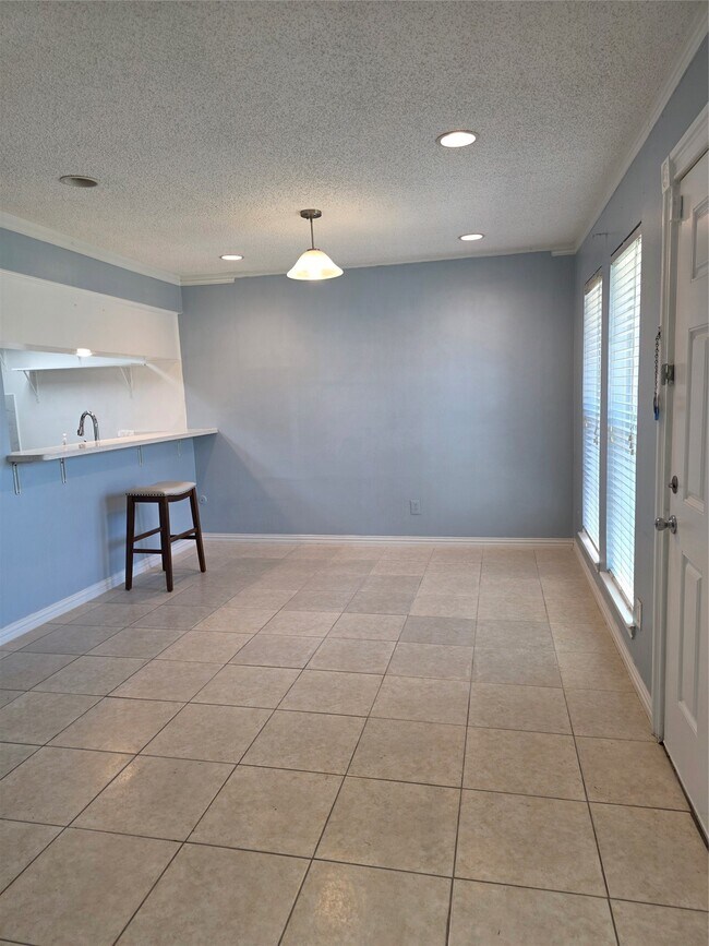 1016 E Tri Oaks Ln in Houston, TX - Building Photo - Building Photo