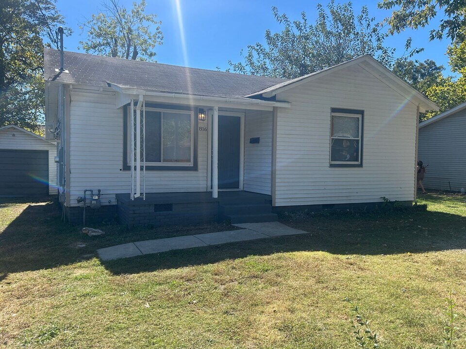 816 W 42nd St in North Little Rock, AR - Building Photo