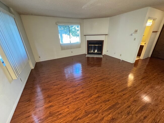 4268 Beverly Glen Blvd, Unit 1 in Sherman Oaks, CA - Building Photo - Building Photo