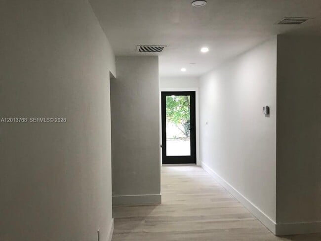 9401 SW 64th Terrace in Miami, FL - Building Photo - Building Photo