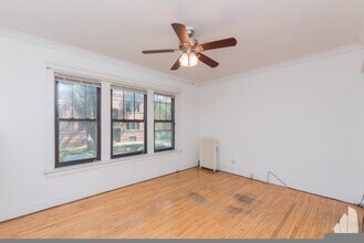 2257 W Argyle St, Unit 3 in Chicago, IL - Building Photo - Building Photo