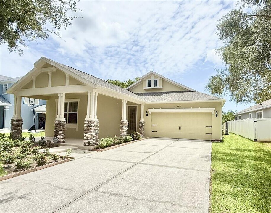 8737 Leeland Archer Blvd in Orlando, FL - Building Photo